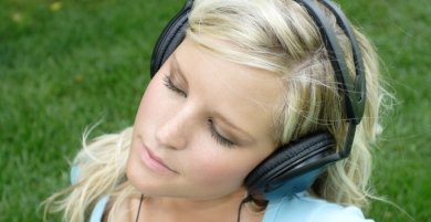woman headphones2 